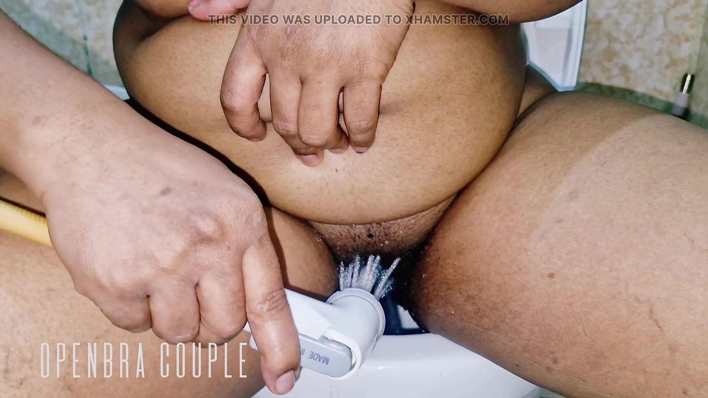 Mallu aunty pissing in front of you a closeup video