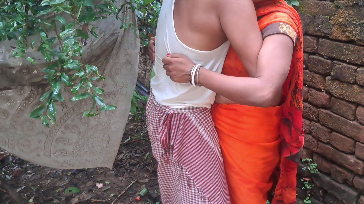 Desi Bhabhi outdoor