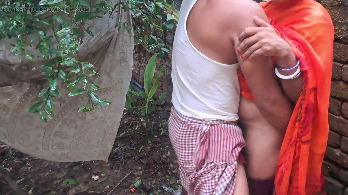 Desi Bhabhi outdoor