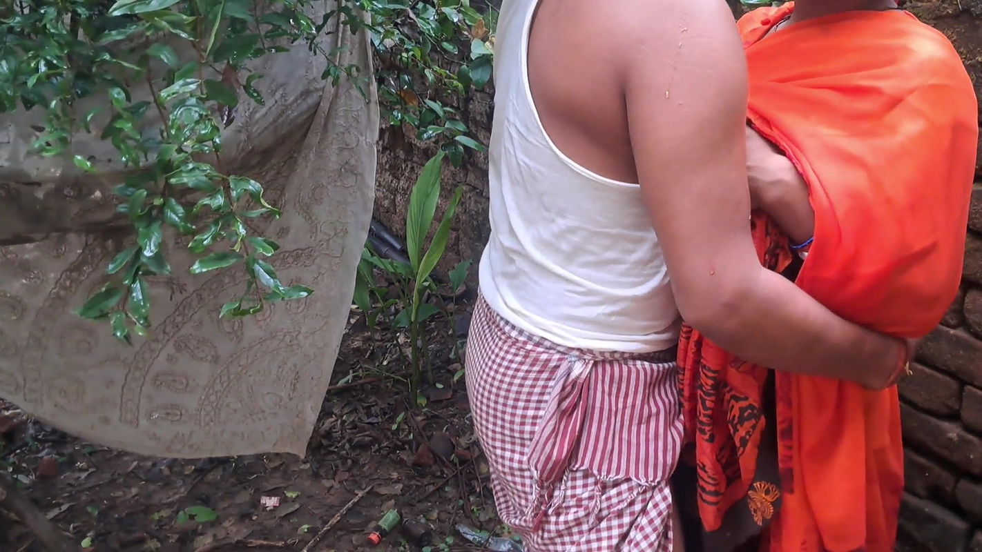 Desi Bhabhi outdoor