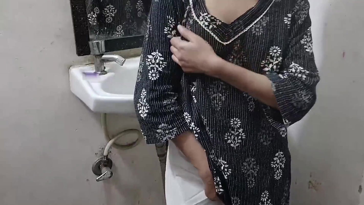 Step sister ko nanga kar ke pel diya