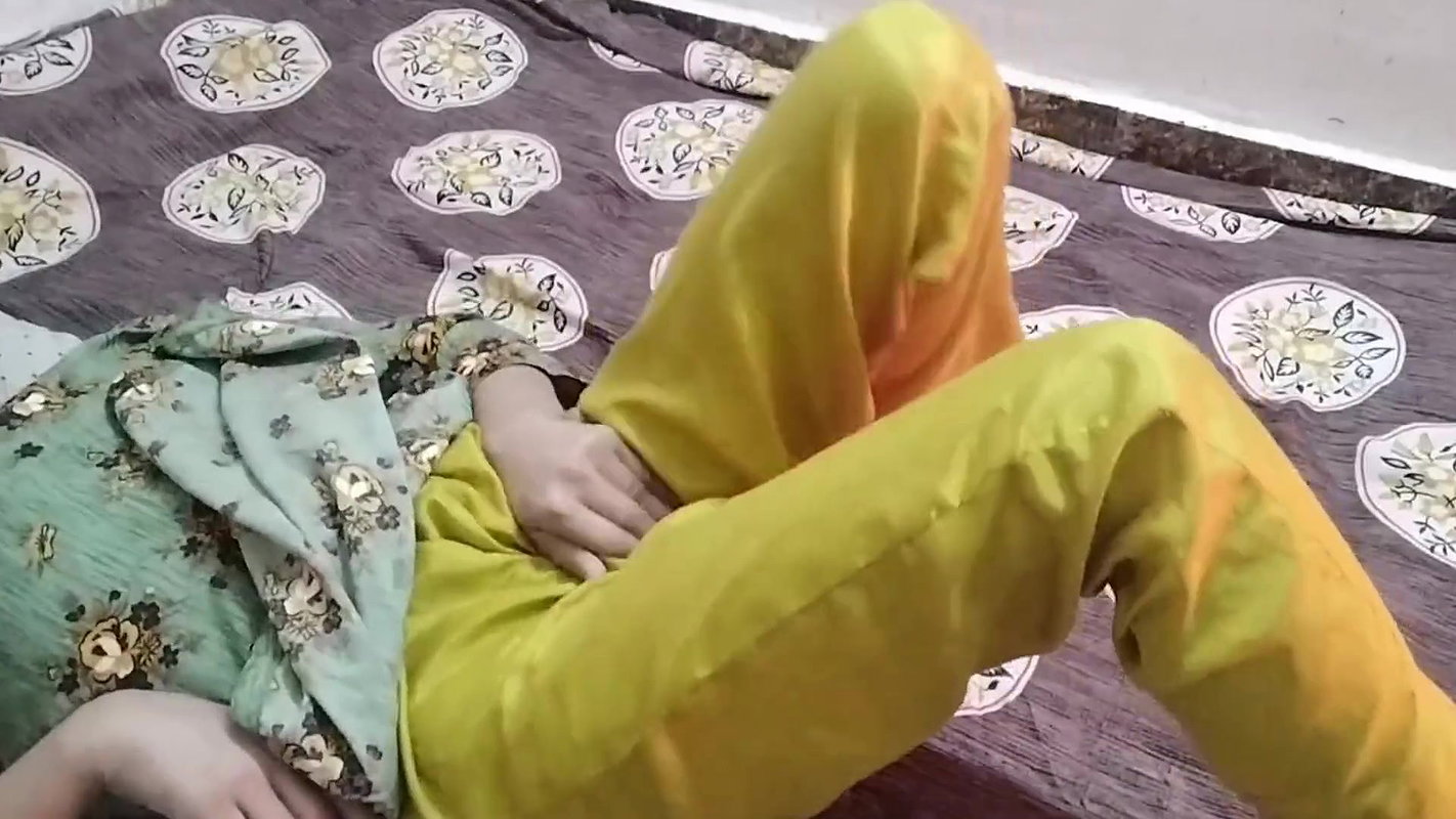 Soti sui step sister ko nanga kar ke jabar dasti pela