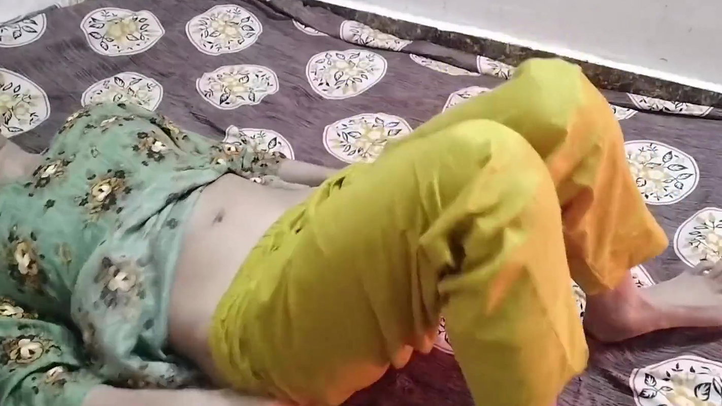 Soti sui step sister ko nanga kar ke jabar dasti pela