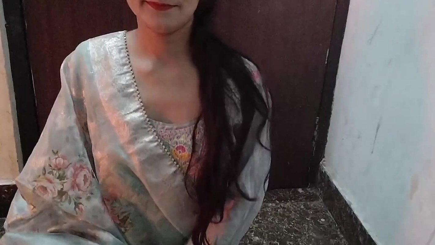 Step sister ko bathroom me pakad ke pel diya