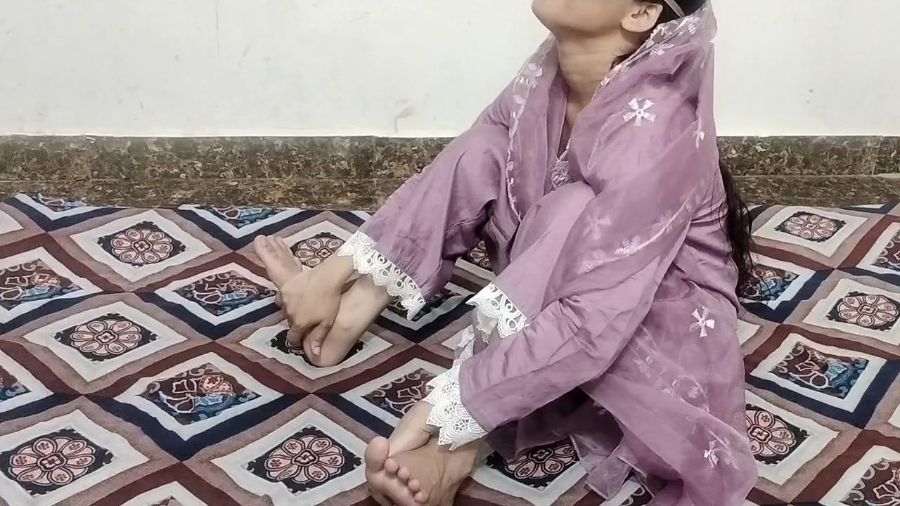 Abbu jaan ne meri tight jawani dekh kar jabar dasti pakad ke pel diya