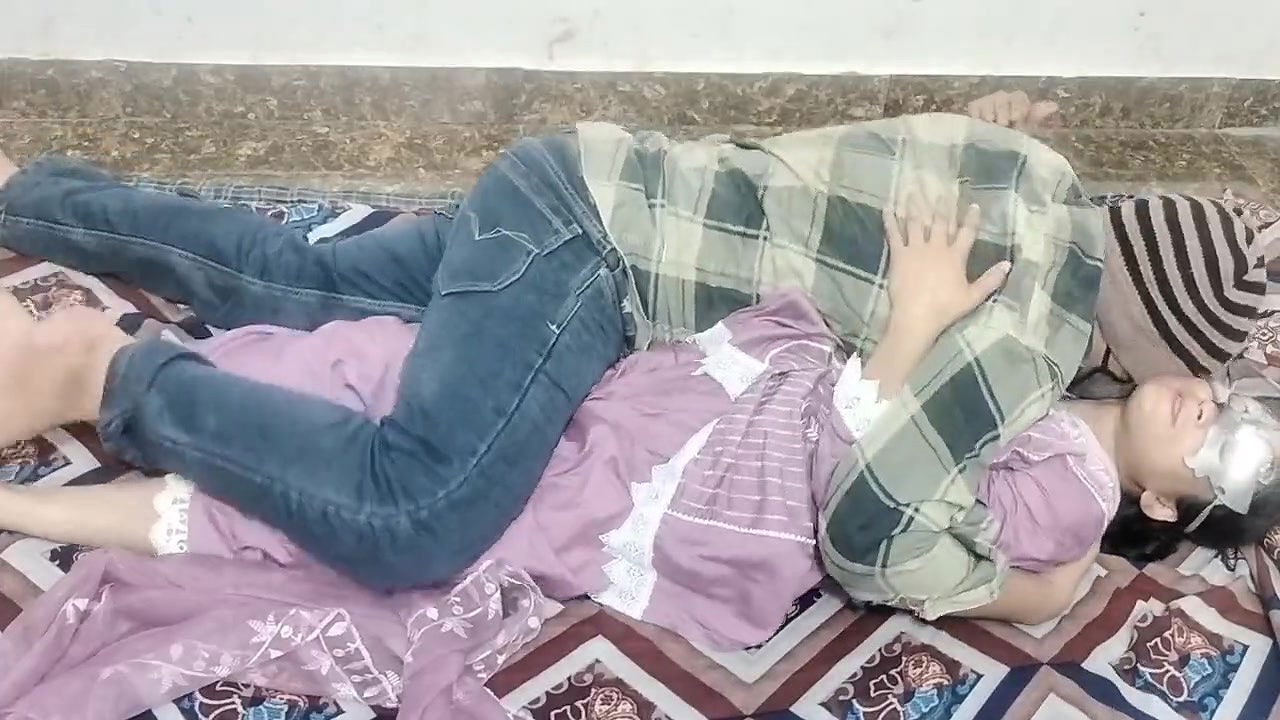 Abbu jaan ne meri tight jawani dekh kar jabar dasti pakad ke pel diya