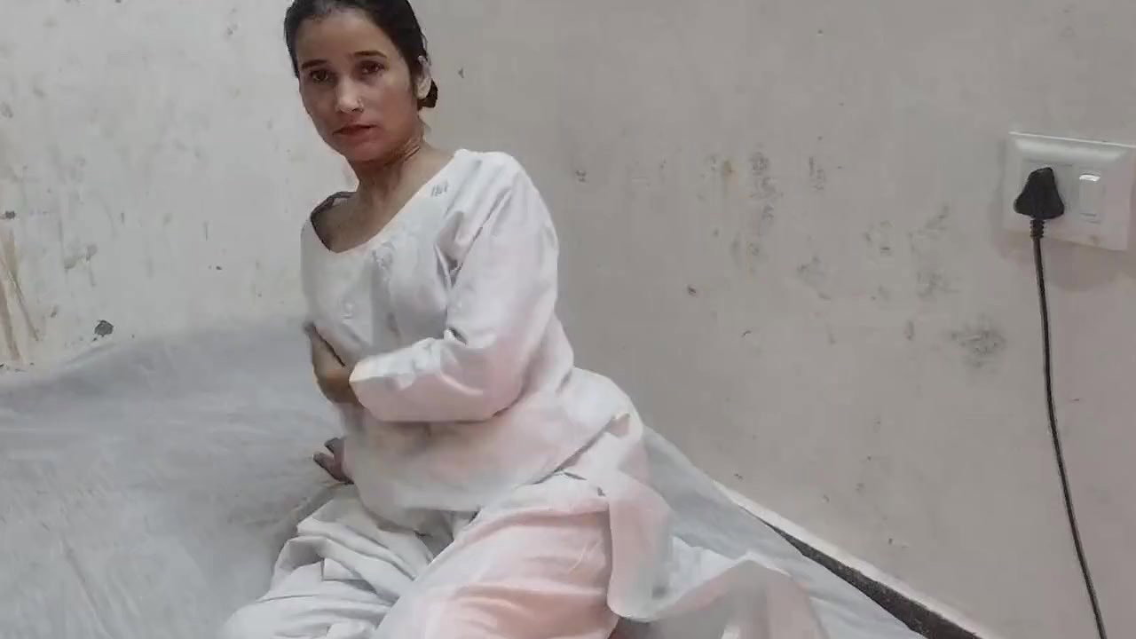 Aunty ko sula kar jabar dasti pakad ke pel diya