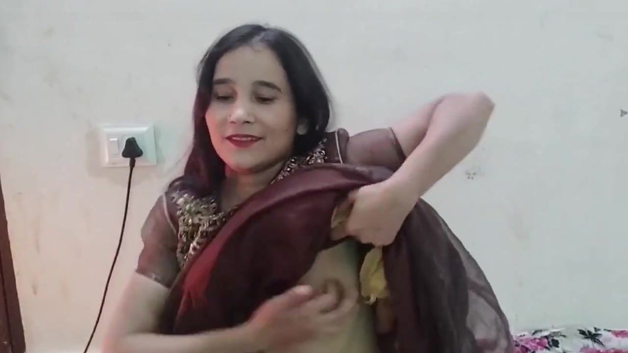 Bhabhi ko akele dekh boobs ko chhu kar chod diya