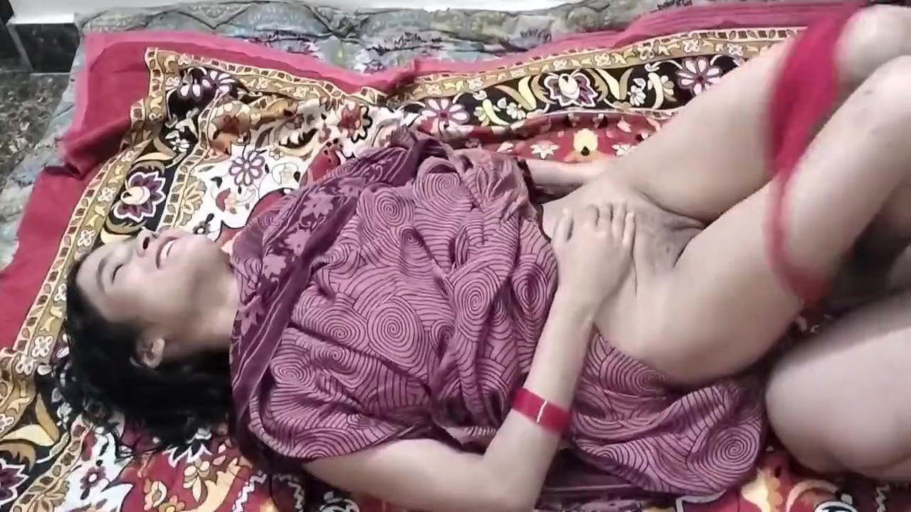 Bhabhi ko chod kar bur se paani nikala