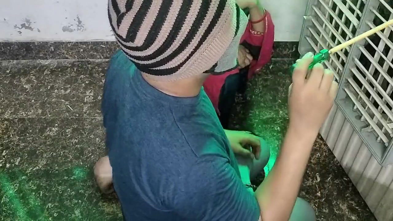 Bhabhi ko gandi video dikha kar jabar dasti pela