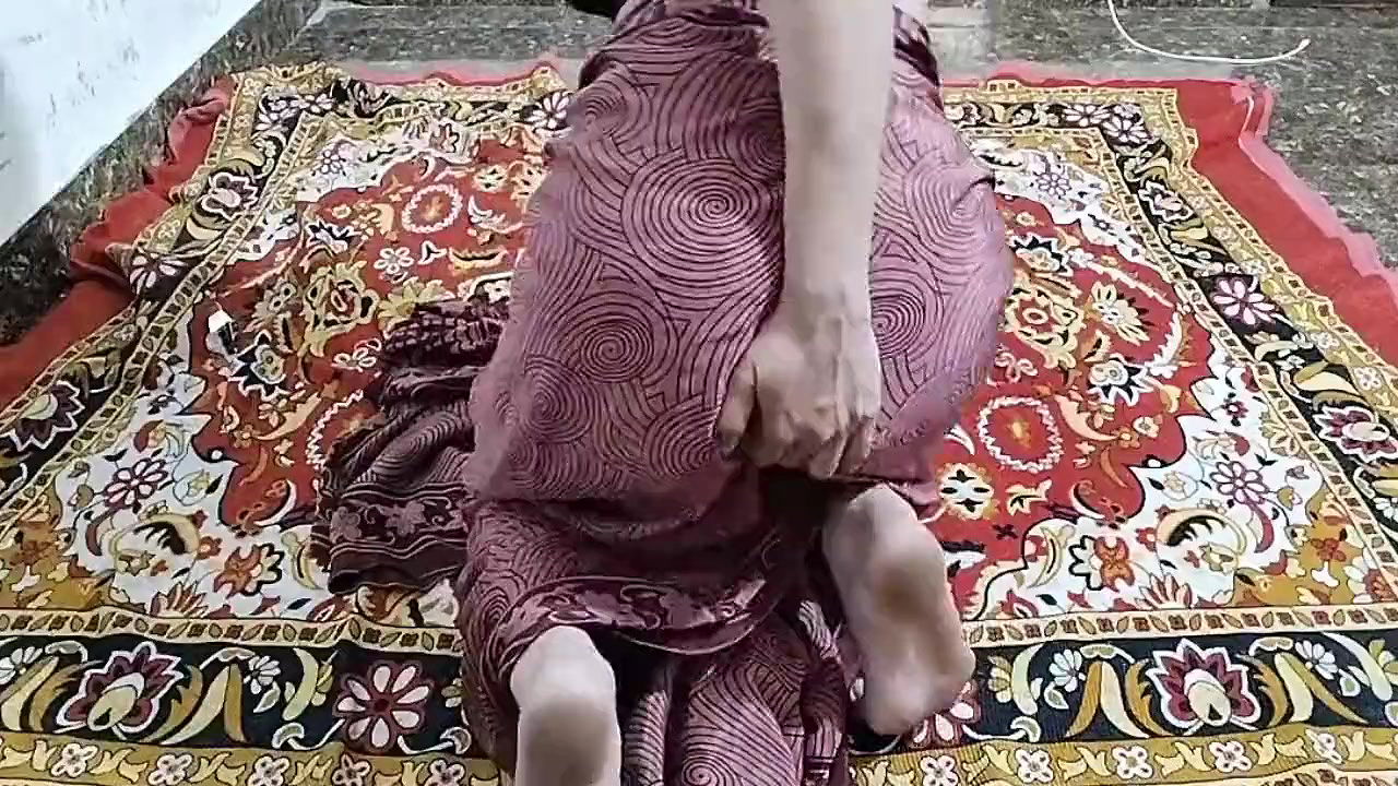 Bhabhi ko gandi video dikha kar jabar dasti pela
