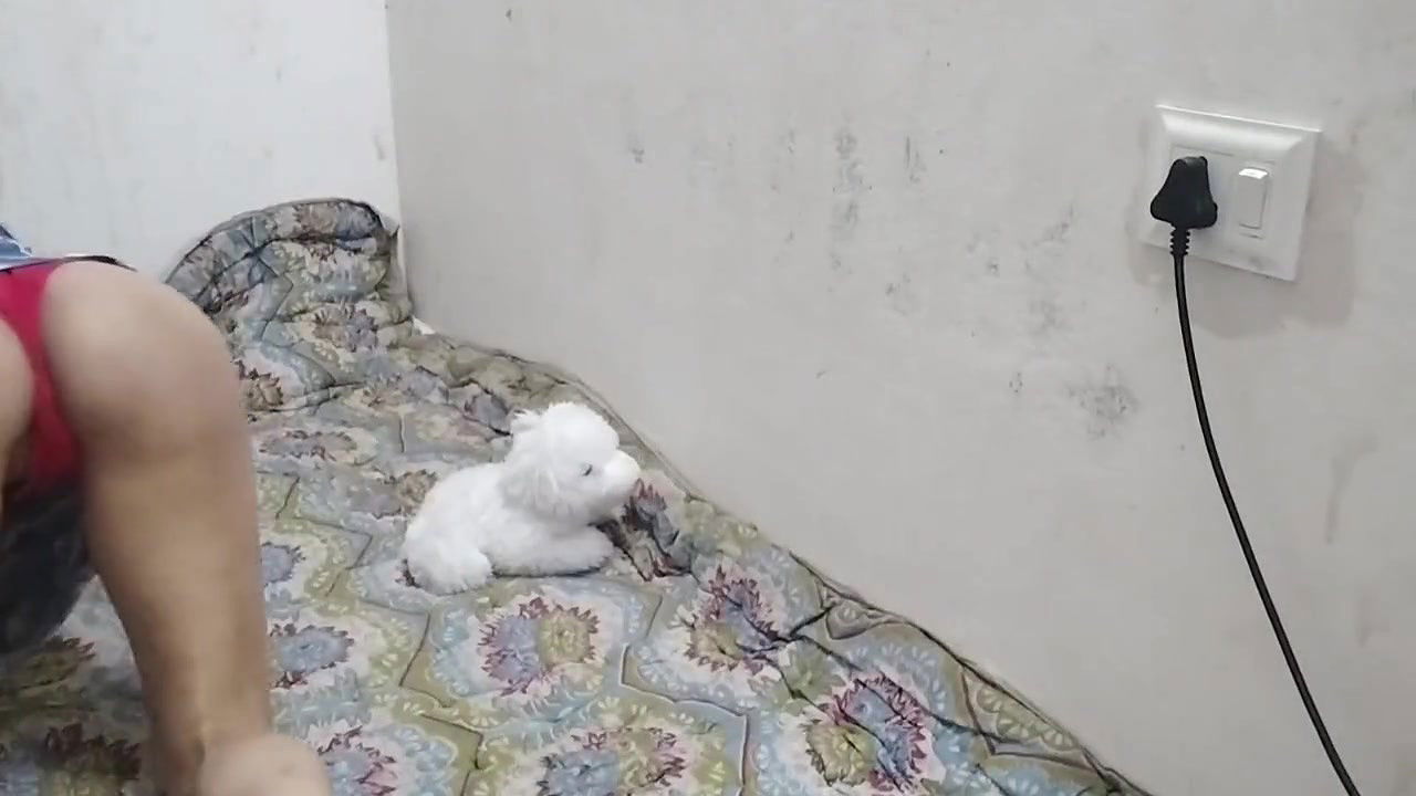 Bhabhi ko gandi video dikha kar step sister ke samne pel diya