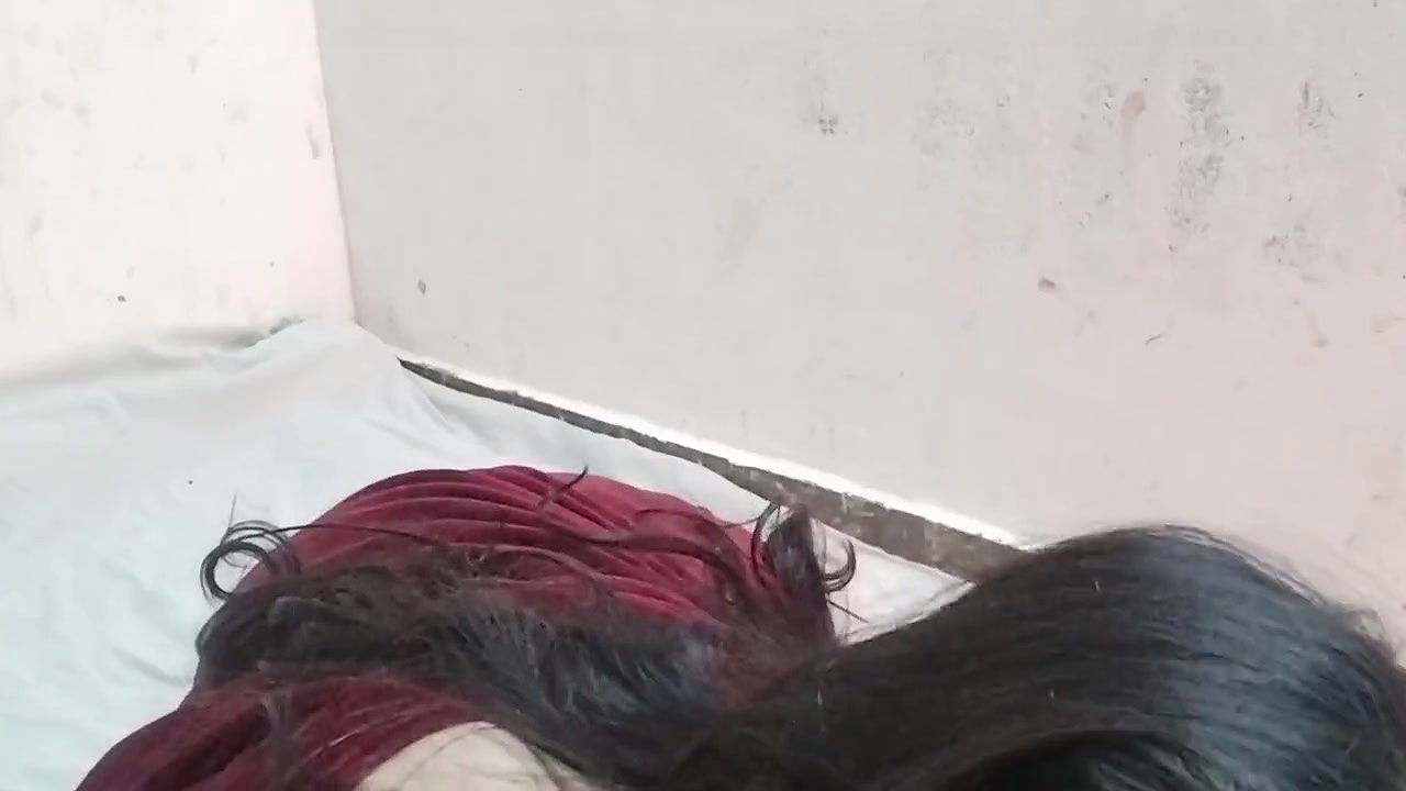 Bhabhi ko gandi video dikha kar step sister ke samne pel