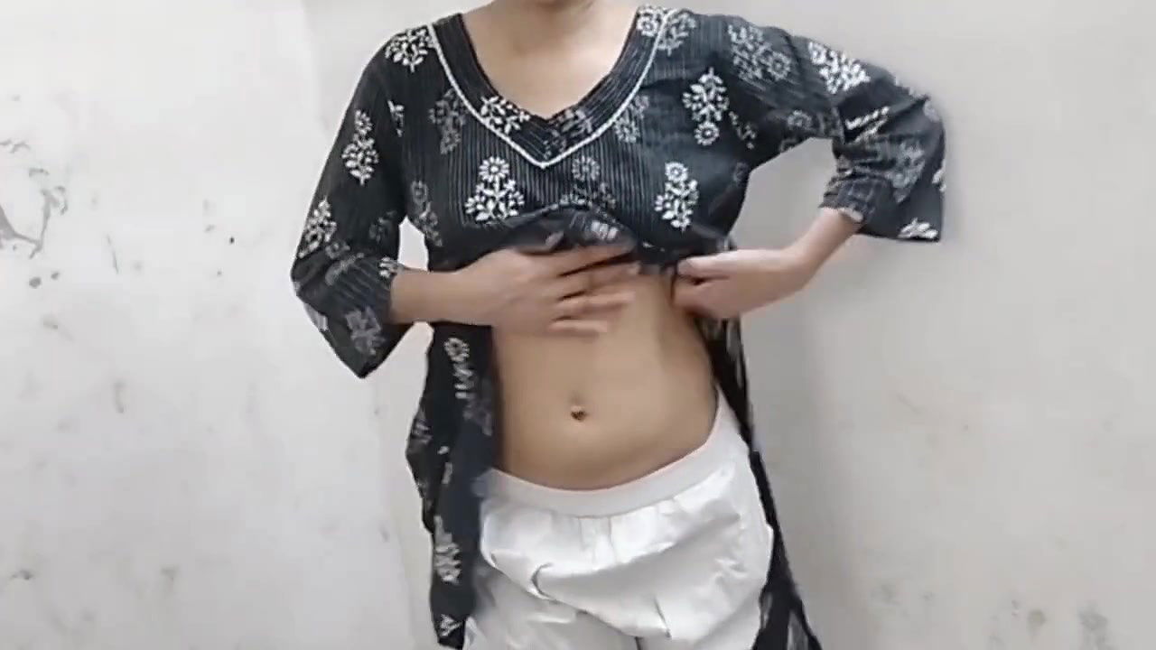 Bhabhi ko ghar me band kar ke pel diya