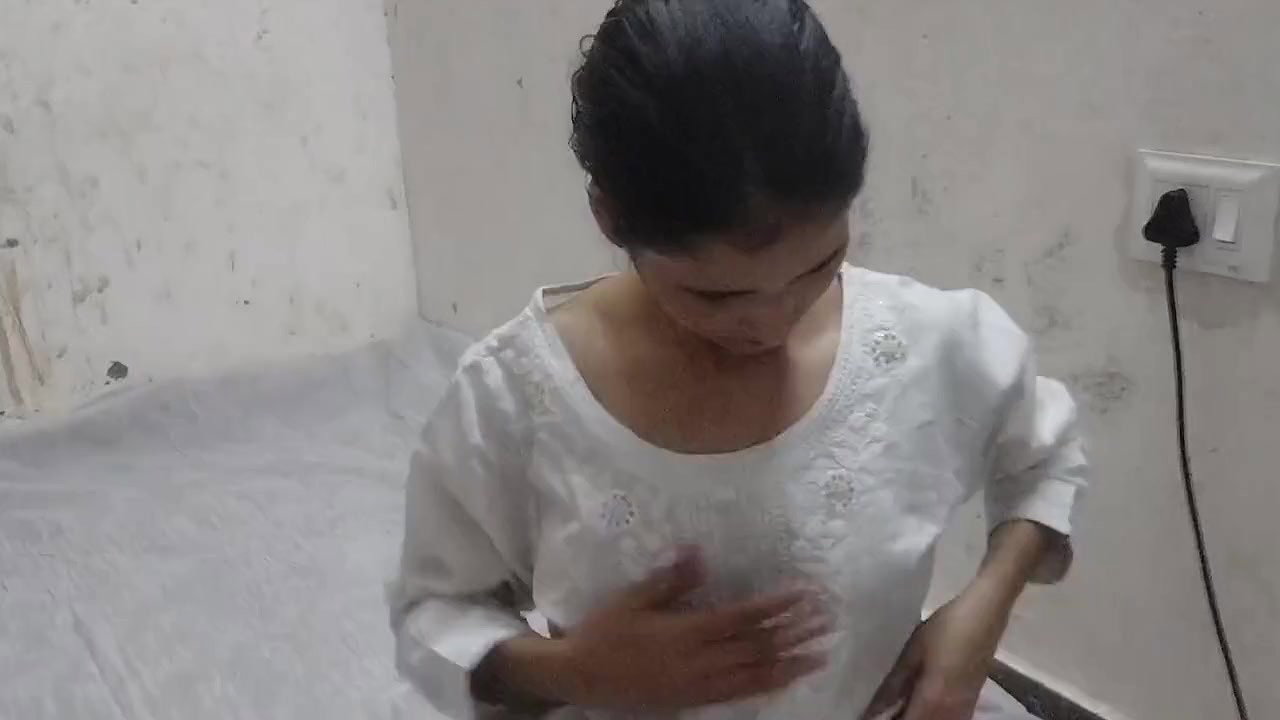 Bhabhi ko ghar me band kar ke pel diya