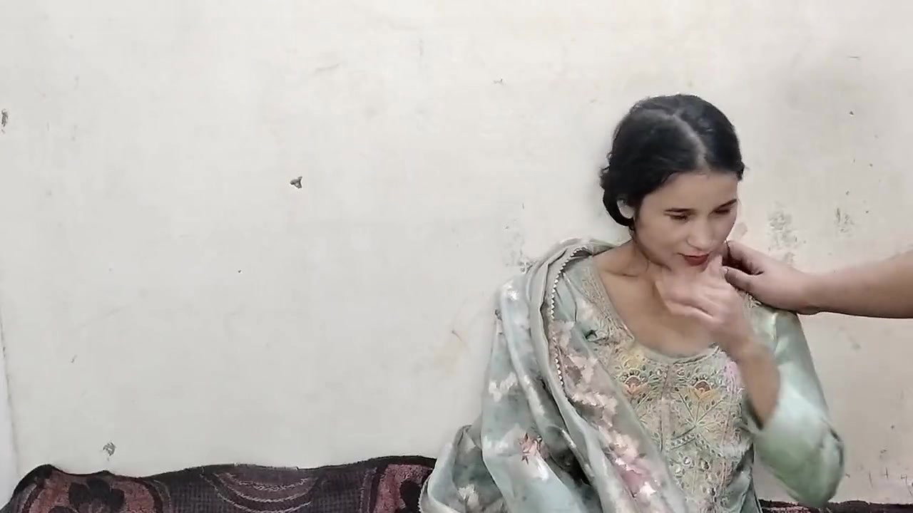 Bhabhi ko jabar dasti chuchi daba kar pela pregnant ho gyi