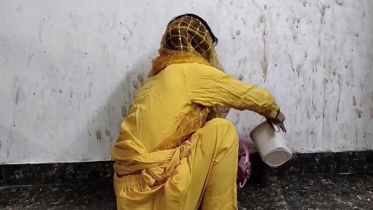 Bhabhi ko safai karte karte hi chod diya