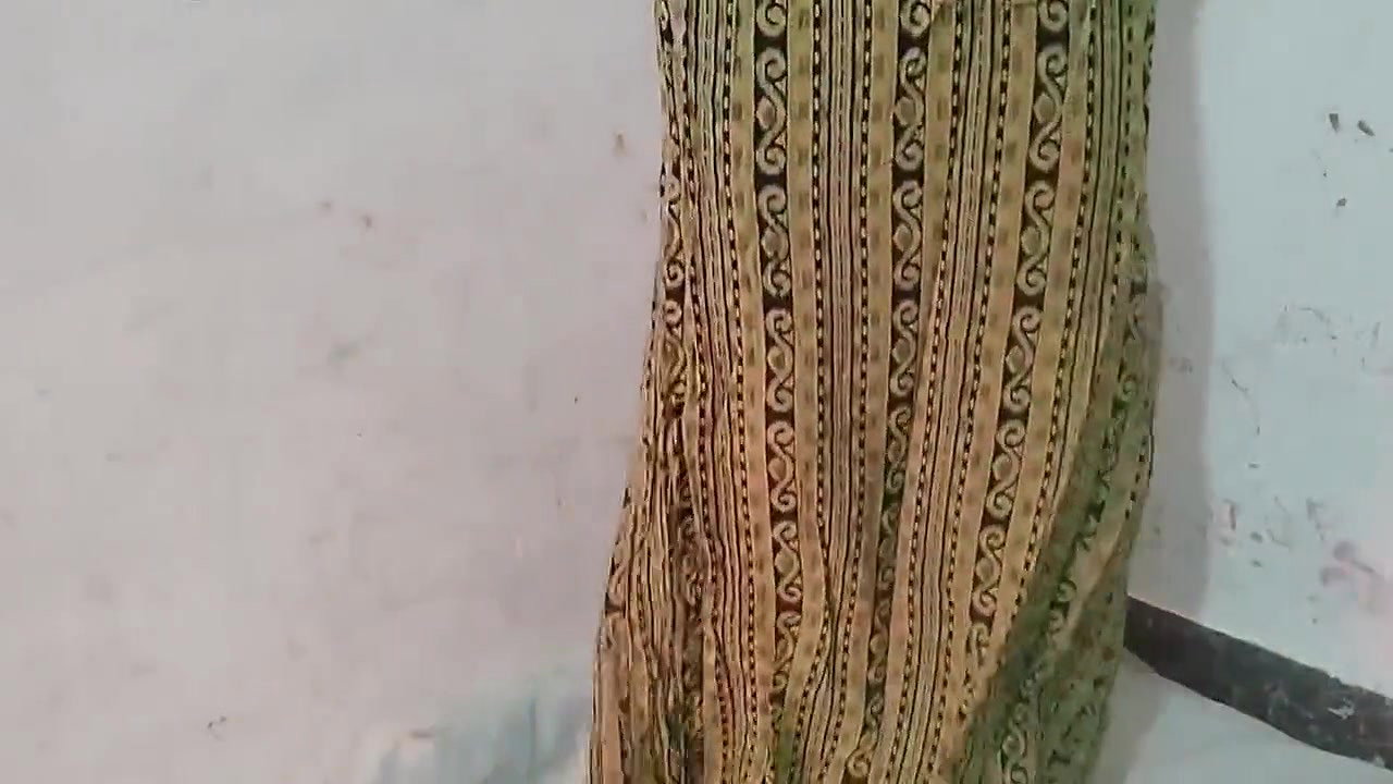 Bhabhi showed her and forbly kissed it