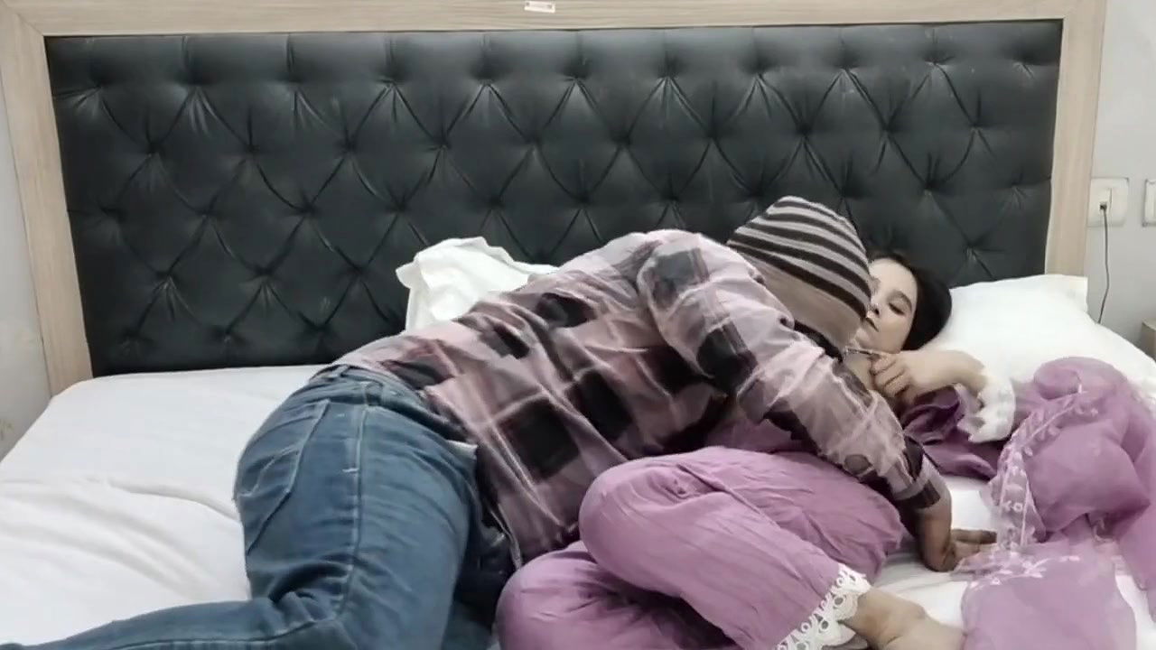 Buaa ki step daughter ko ghar me band kar ke jabar dasti pela