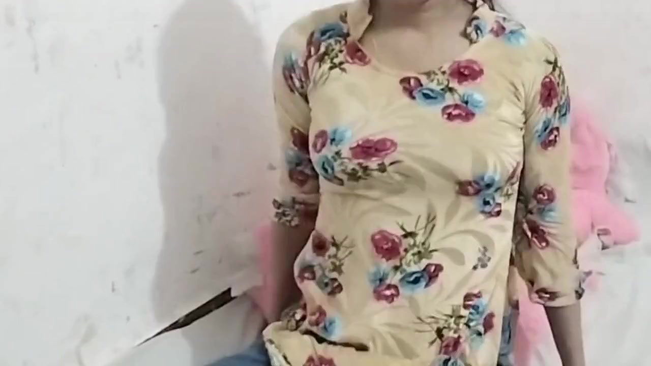 Buaa ki step daughter ko ghar me band kar ke pel diya