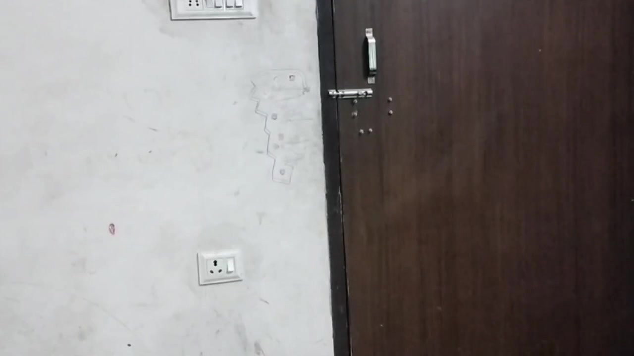 Chachi ko akele dekh mera land khara ho gya