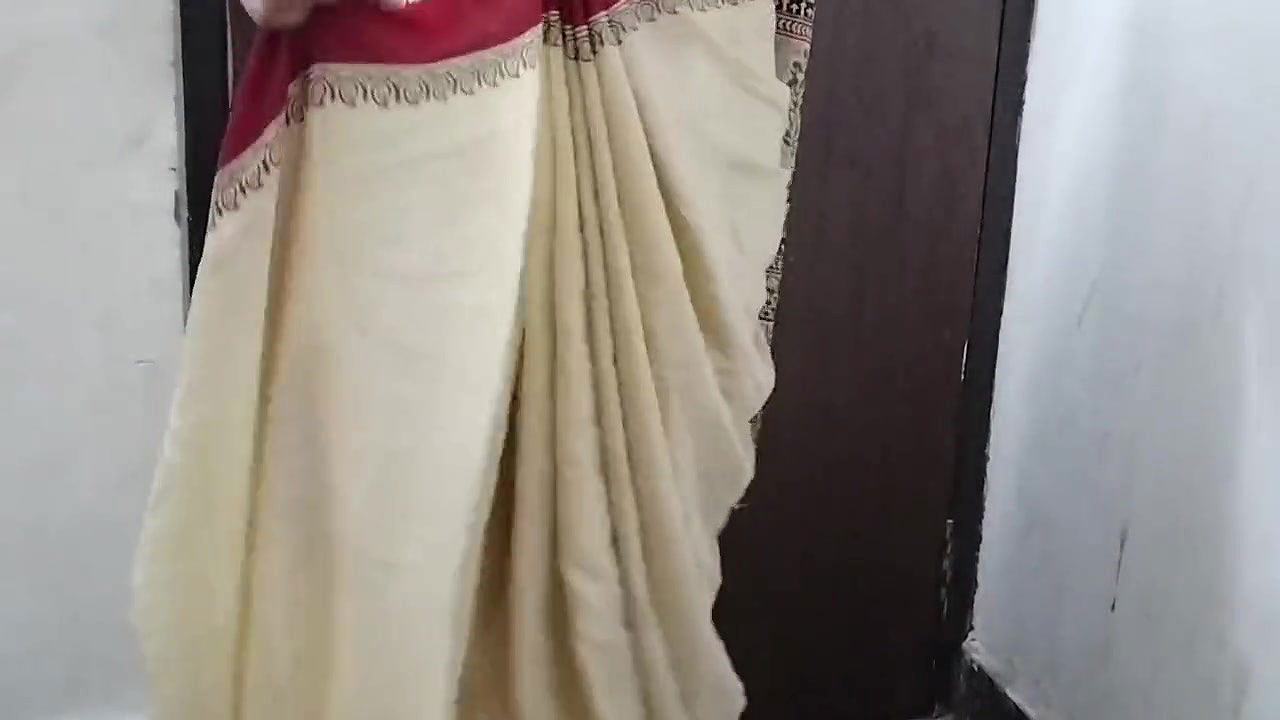 Chachi ko bur me ungali daalte dekh liya