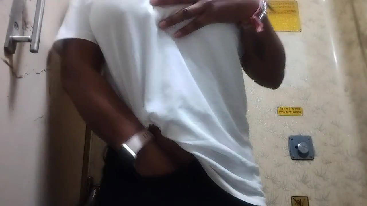 Desi bhabhi making video playing with boobs in the train bathroom