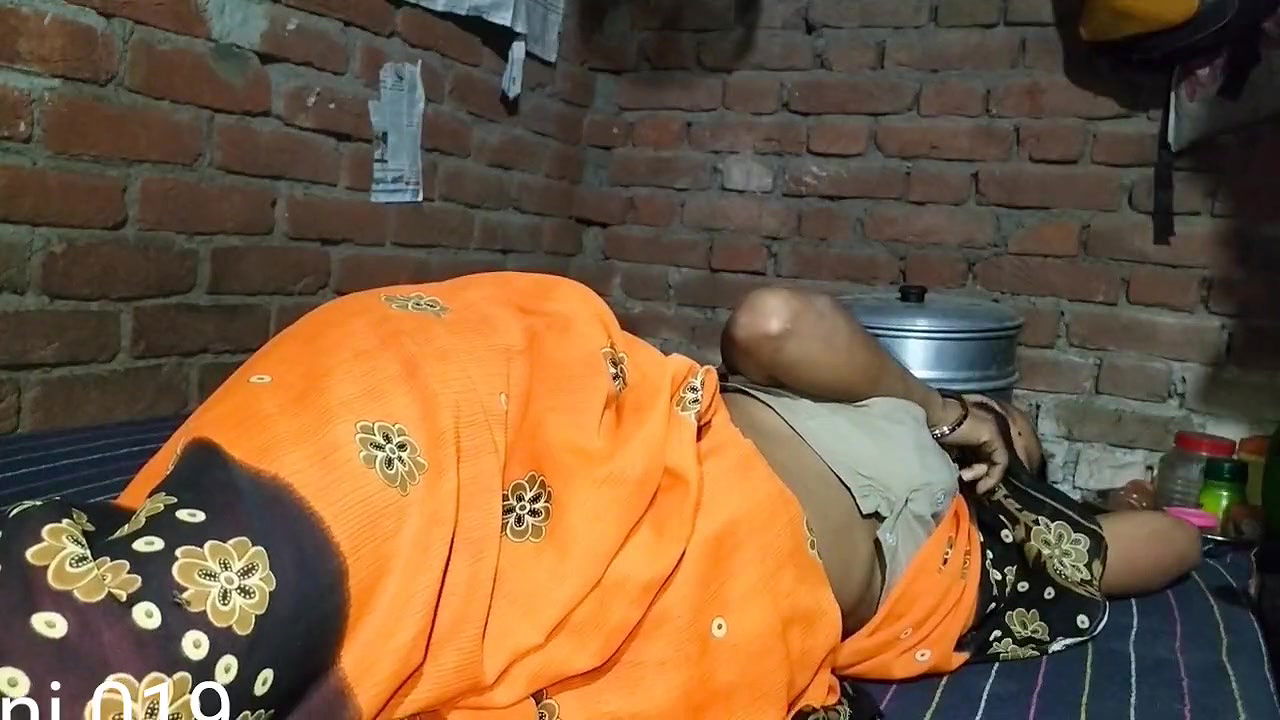 Desi girl gov ki ladki ki chudayi Ghar me bula ke ki mast chudayi