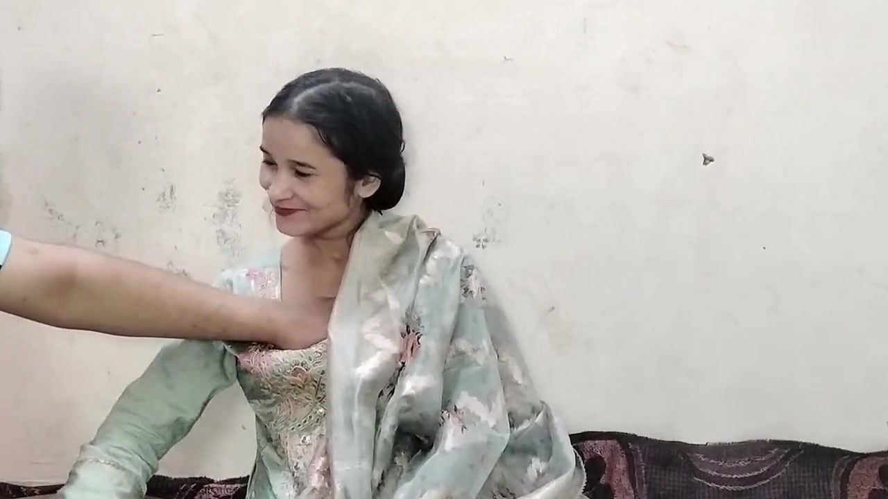 Desi girl ko hotel me paise ki lalach le jakar pel diya