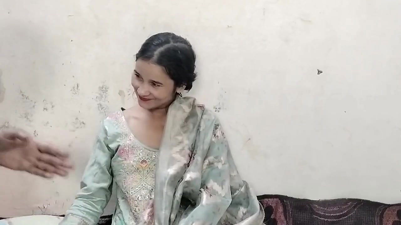 Desi girl ko hotel me paise ki lalach le jakar pel diya