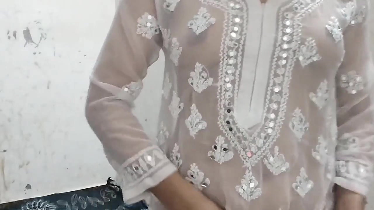 Desi step sister ko nanga chod kar bur faad diya