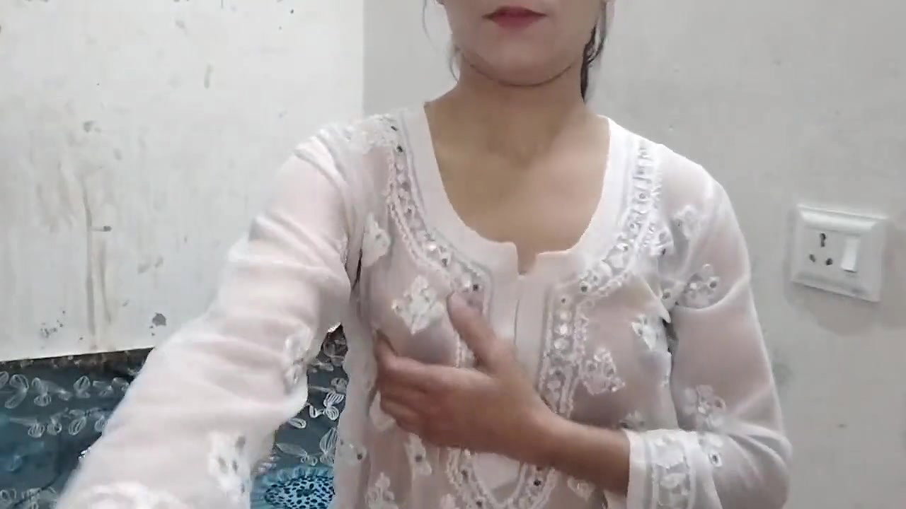 Desi step sister ko nanga chod kar bur faad diya