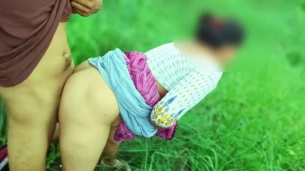 Desi Village bhabhi enjoy early morning sex with her Devar in jungle, outdoor Jungle Sex