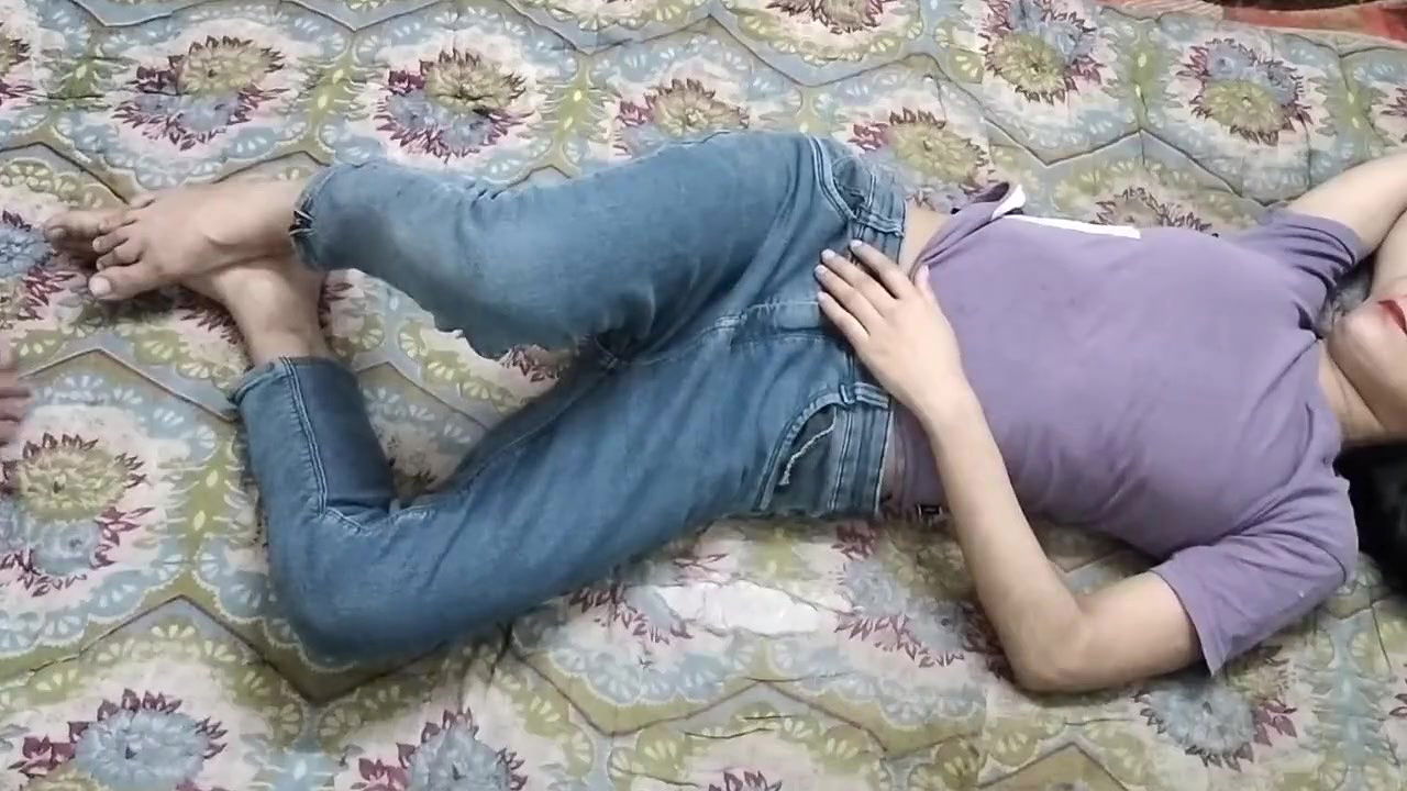 Gave Desi aunty on the pretext of giving stuff