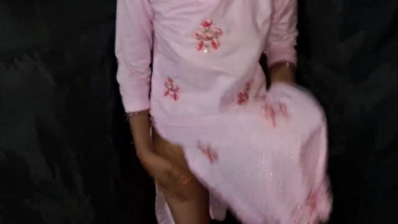 Indian Desi hauswaif Rani bhabhi ki chudayi husband ne room me Utah Utah ke choda Indian Rani bhabhi ki mast