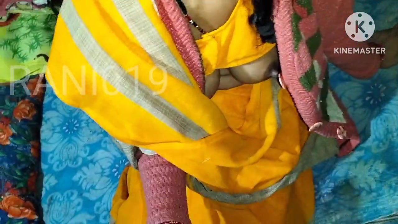 Jila Pilibhit ki Desi padosan Desi housewife Rani Bhabhi Romans video Enjoy my full nude Sex videos dogistai and faking