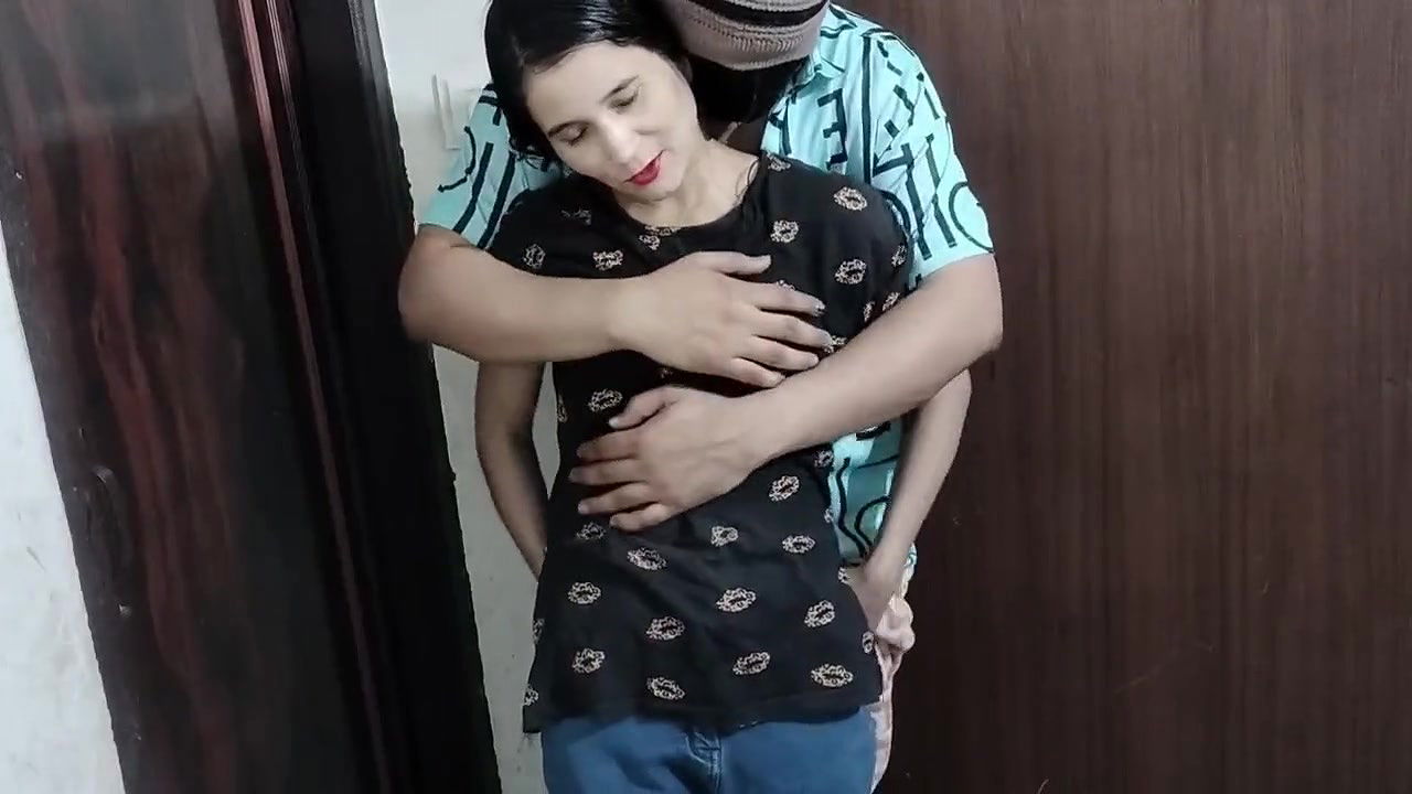 Little cute step sister ko jabar dasti pakad ke chod diya