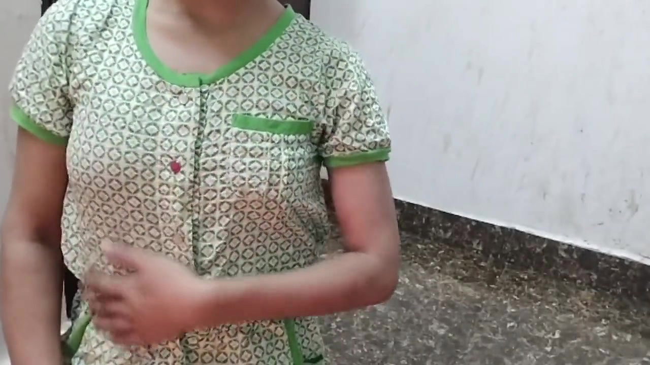 Little step sister ko bathroom me pakad ke jabar dasti pela