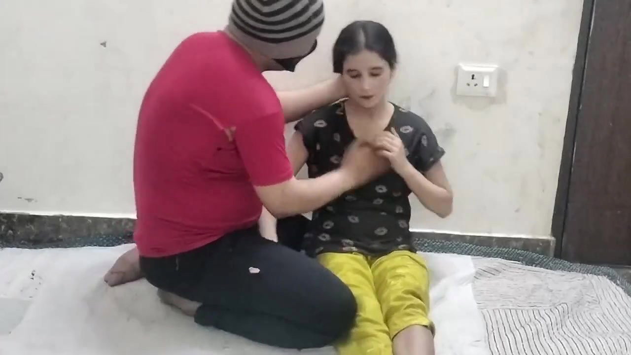 Little step sister ko nanga kar jabar dasti pakad ke choda