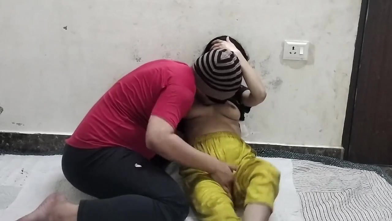 Little step sister ko nanga kar jabar dasti pakad ke choda