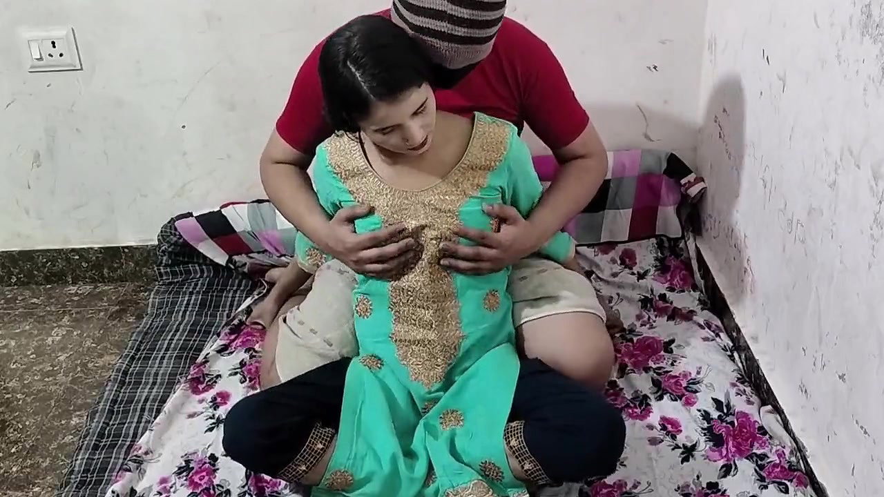 Masaj karte karte bhabhi ji ke bur me kiya ungali