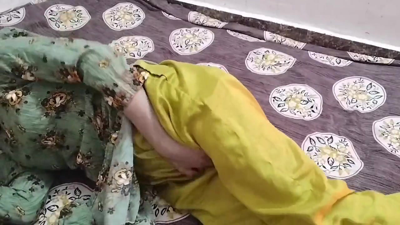 Mother in law ko room me band kar ke jabar dasti pela