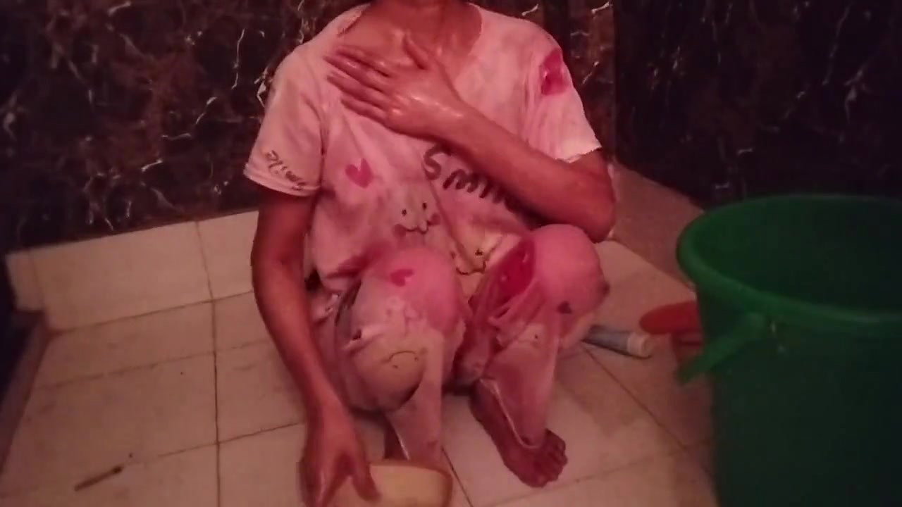Muslim girl ka bathroom MMS video hua leaked