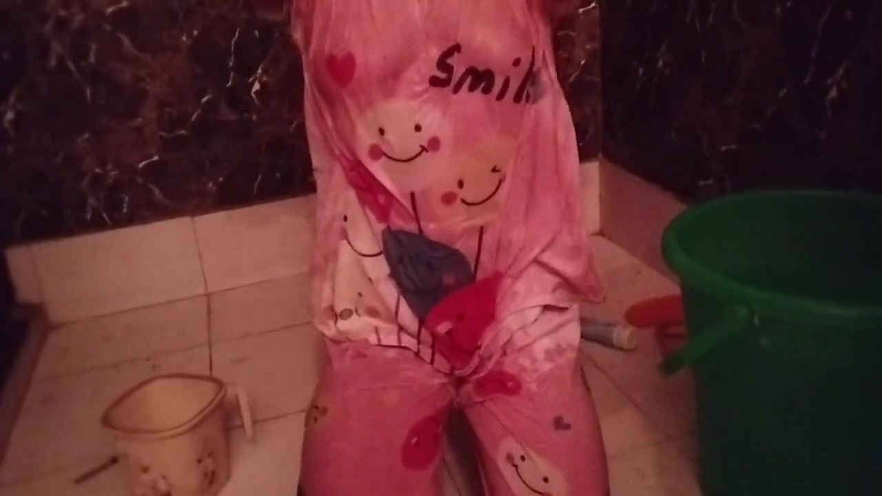 Muslim girl ka bathroom MMS video hua leaked