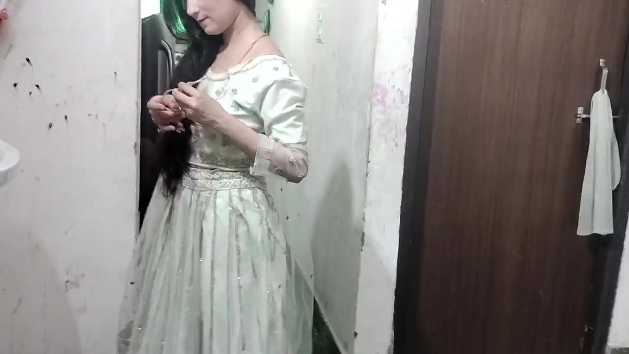 Muslim girl ko paise dekar jabar dasti pakad ke pel diya