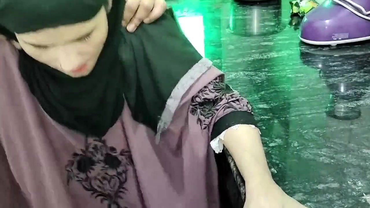 Muslim girlfriend ko kichen me bulakar chod diya