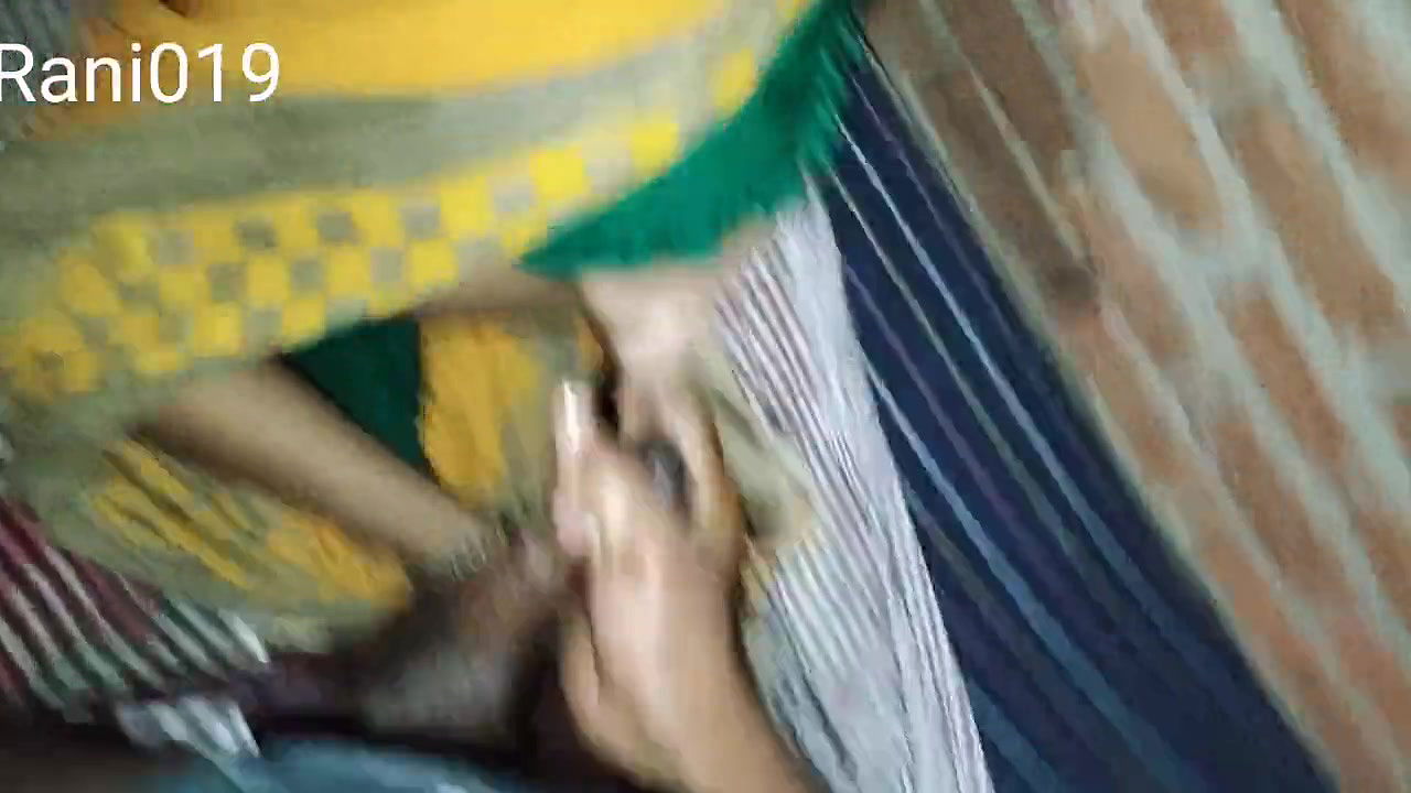 Padhos ki bhabhi ko khira se chudaiy karte dekh kar Mera bhi Land kaha hogaya padhos ki bhabhi ki chudayi