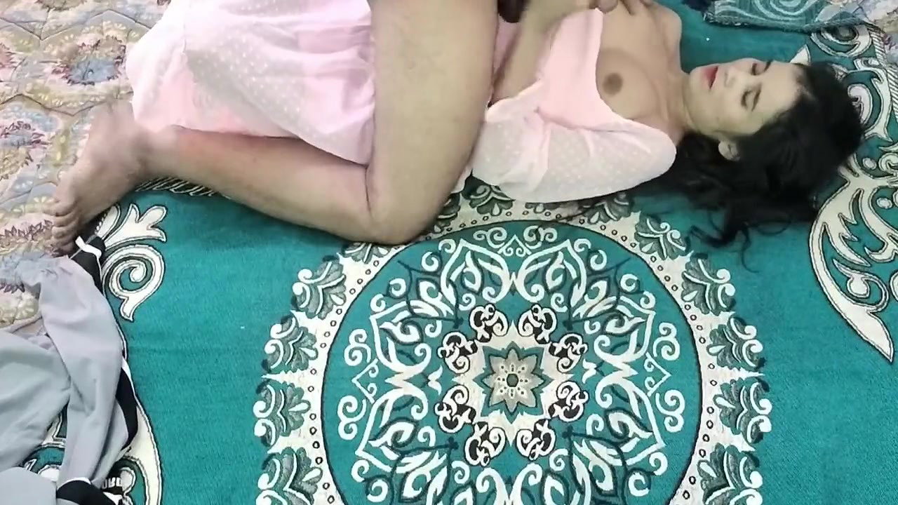 Padosi ke ghar me ghus kar jabar dasti chod diya