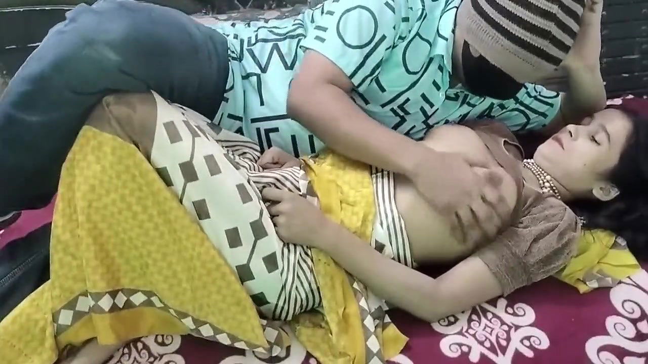 Sex karte hue step sister ke sath bhabhi ji ne dekh liya
