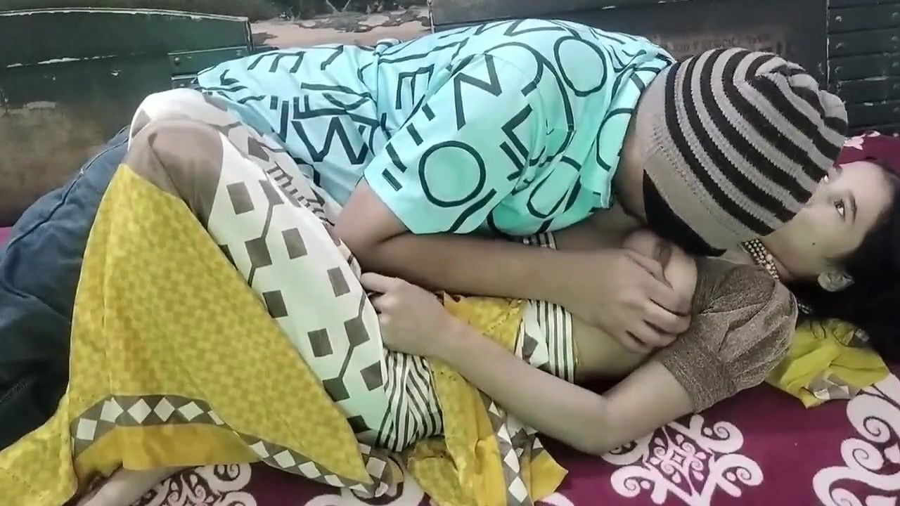 Sex karte hue step sister ke sath bhabhi ji ne dekh liya